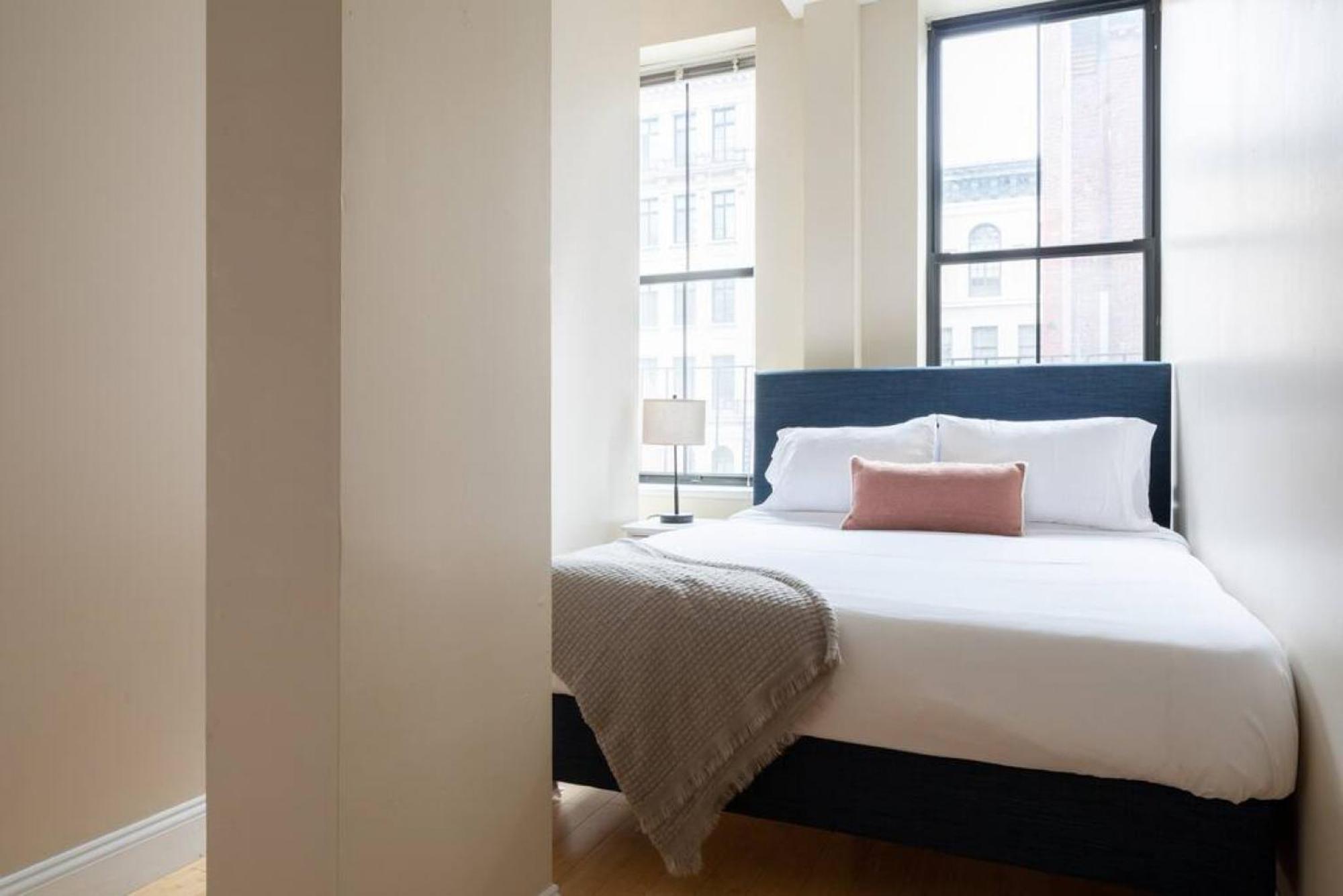 Large Ceilings Centrally Located 4bed 2bath Apartment
