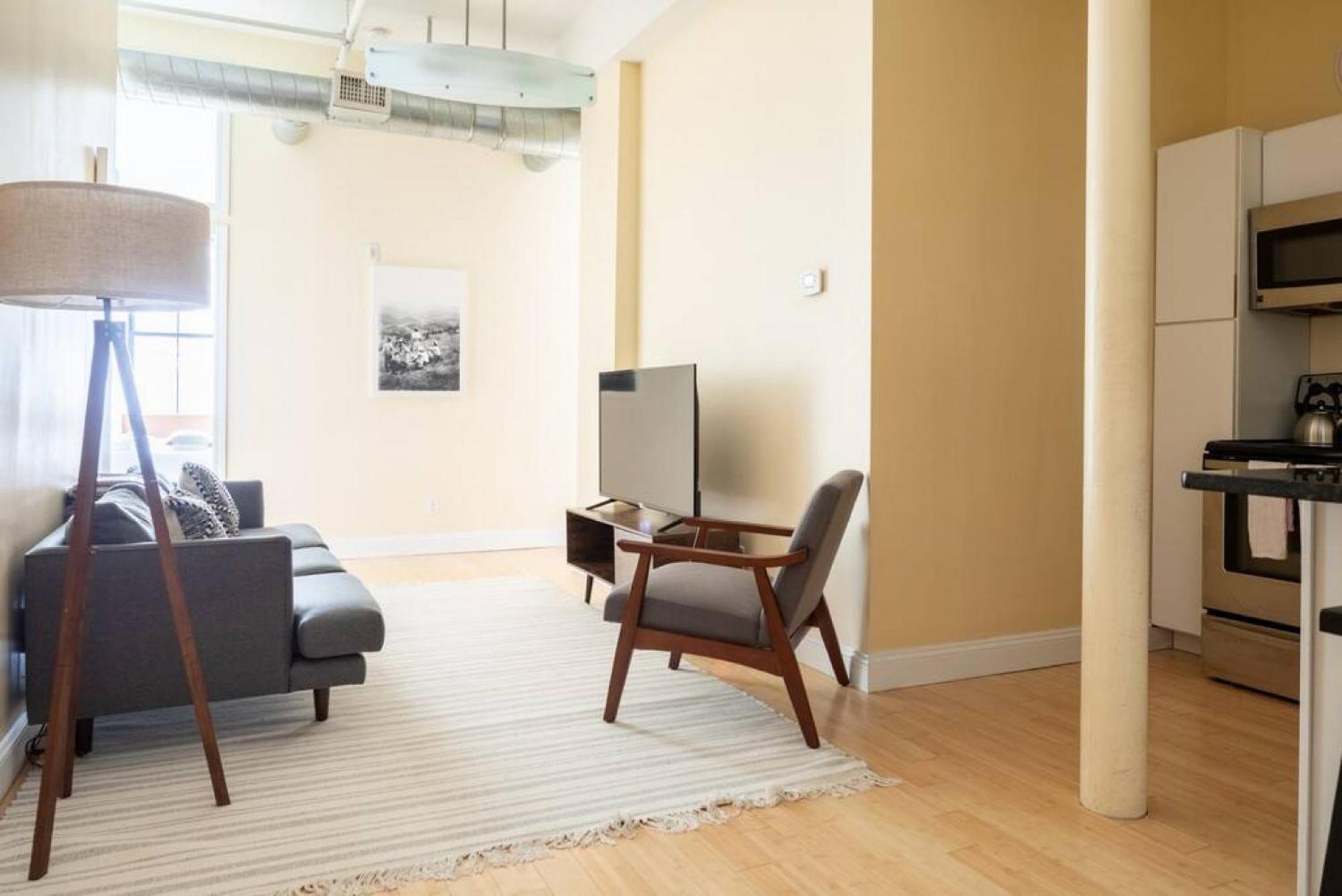 Large Ceilings Centrally Located 4bed 2bath Appartamento